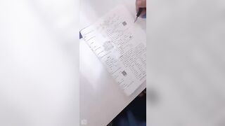 學妹寫完作業就開始漏出大奶自慰了